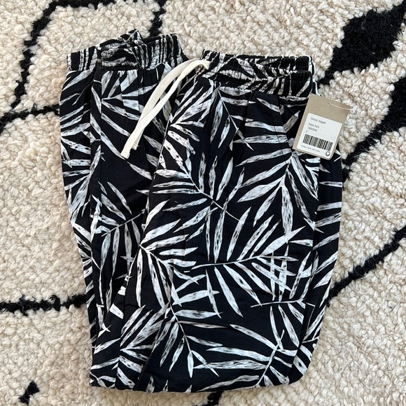 For Days Gauzy Jogger in Palm print - Picture 2 of 3